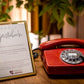 Rotes Audio-Gästebuch Vintage-Telefon "The Red" mit goldenem Aufsteller